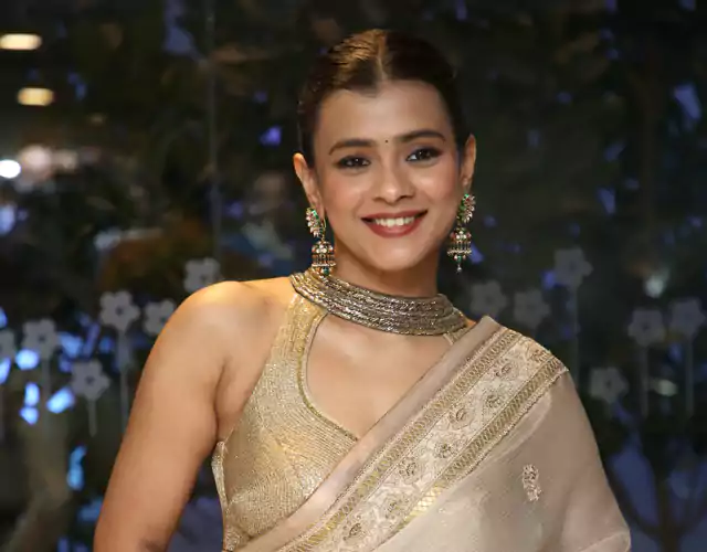 Hebah Patel Glam Pics